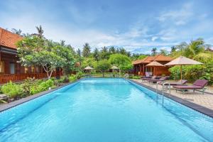 an image of a swimming pool at a villa at Putri Nusa Beach in Nusa Penida