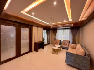 Posezení v ubytování HOTEL PRAJYOT + 24 fotografií