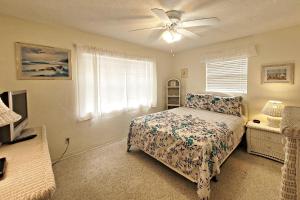 Ένα ή περισσότερα κρεβάτια σε δωμάτιο στο 108 Seaway Bungalow