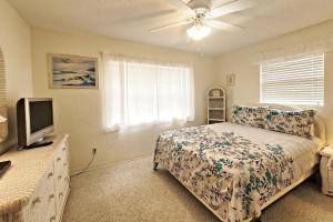 Μια τηλεόραση ή/και κέντρο ψυχαγωγίας στο 108 Seaway Bungalow