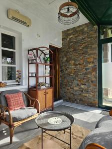 a living room with a couch and a table at chambres d'hôtes Amets in Sare