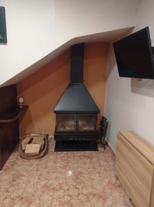 a fireplace in a living room with a tv at CA ÁNGEL in Anna