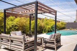Vegas Haus/ Heated Pool/ 15 min to Las Vegas Strip