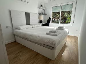 a bedroom with a large bed with towels on it at Gavà Mar: Villa Lujo 6 Pax in Gavà