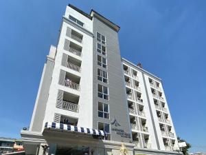 a tall white building with balconies on it at Leelawadee Modern Resort Huaykwang - ลีลาวดี ห้วยขวาง in Bangkok