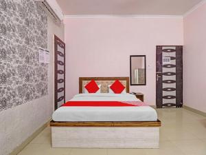 Postel nebo postele na pokoji v ubytování OYO Flagship 81060 Hotel Rudra