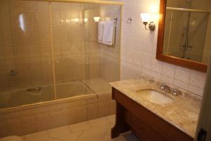 Koupelna v ubytování Hotel Stelter + 37 fotografií