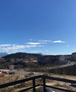 uma vista para a cidade a partir de uma varanda em Sunny place em Podgorica