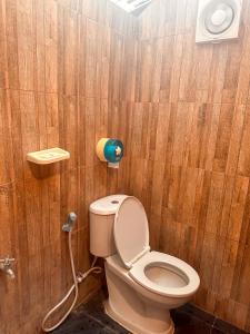 a bathroom with a toilet in a wooden wall at Nakra Hill Mae on in Ban On Luai +82 photos