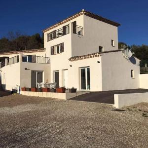 a large white house sitting on top of a street at Gite Mare e Montagne Drap 06 in Drap