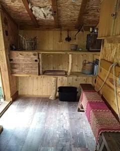 an inside view of a kitchen with wooden floors at La cabane perchée du trappeur in Écrainville