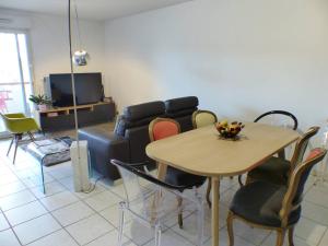 Photo de la galerie de l'établissement Résidence OPALINE. Bel appartement avec grande terrasse pour 4 personnes, à Capbreton