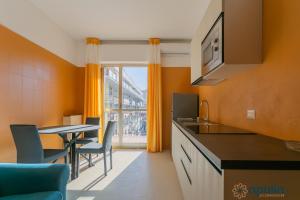 Kuchyň nebo kuchyňský kout v ubytování Einaudi Guesthouse by Apulia Accommodation
