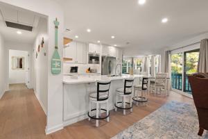 Η κουζίνα ή μικρή κουζίνα στο Harbour Oaks, Unit 506