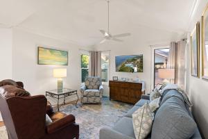 Χώρος καθιστικού στο Harbour Oaks, Unit 506