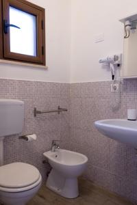 a bathroom with a toilet and a sink at Affittacamere le scale in Castellammare del Golfo