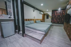 Rúm í herbergi á Coral B&B