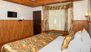 Postel nebo postele na pokoji v ubytování Summit Oakden Resort & Spa Mall Road