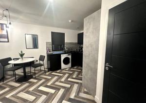 O bucătărie sau chicinetă la New Apartment by DH ApartHotels