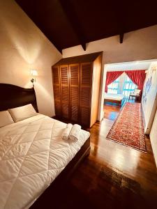 a bedroom with a large bed in a room at The White Horse in Cameron Highlands