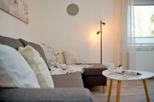 Ein Sitzbereich in der Unterkunft Bungalow "Wiesenblick"