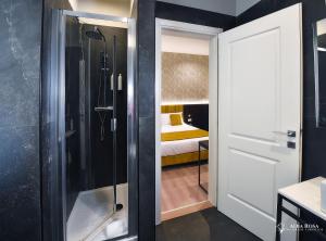 a bathroom with a shower and a bedroom at Alba Rosa Rooms in Rome