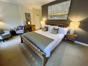 Ein Bett oder Betten in einem Zimmer der Unterkunft Ravenstone Lodge Country House Hotel