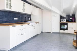 Kuchyň nebo kuchyňský kout v ubytování Lara Maison