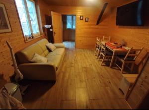 Predel za sedenje v nastanitvi Apartmánová chata Sečanda s bazénem, u Sečské přehrady