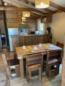 Kuchyň nebo kuchyňský kout v ubytování Camping de la Dune "Les Flots Bleus" + 22 fotografií