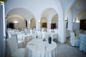 Restaurace v ubytování Hotel Relais dei Normanni + 37 fotografií