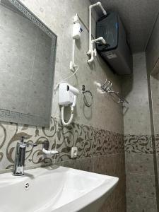 Ένα μπάνιο στο Gulnora HOTEL
