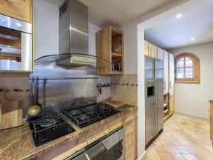 Chalet La Tania, 6 pièces, 10 personnes - FR-1-568-46廚房或簡易廚房