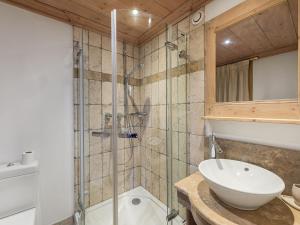 Gallery image of Chalet La Tania, 6 pièces, 10 personnes - FR-1-568-46 in Courchevel