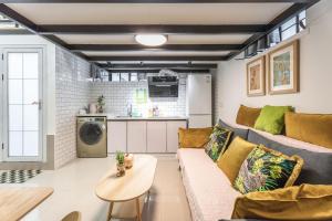 a living room with a couch and a table at Shanghai Hills & XING 5732 Homestay in Shanghai