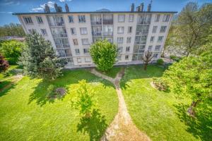 an apartment building with a park in front of it at Jolie chambre avec vue dans appartement en colocation in Grenoble