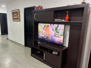 Televisyen dan/atau pusat hiburan di CaSa PrivaDa con Piscina