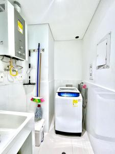 a white bathroom with a toilet and a sink at PALMETTO BEACH in Cartagena de Indias