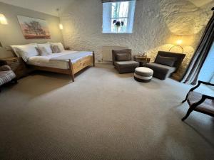 Ein Bett oder Betten in einem Zimmer der Unterkunft Ravenstone Lodge Country House Hotel