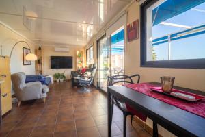 a living room with a dining table and a living room at Villa Jazmin in Fuengirola