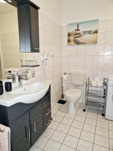 a bathroom with a sink and a toilet at Ferienwohnung Sophia in Boltenhagen