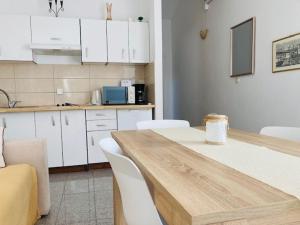 Kuchyň nebo kuchyňský kout v ubytování Apartment in Povlja with terrace, air conditioning, WiFi, washing machine 3419-3