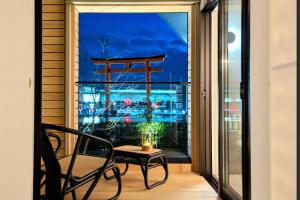 Balkon oz. terasa v nastanitvi 富士山リトリートMUKUten舎 富士宮 MtFuji Retreat MUKUtensha Fujinomiya natural wood retreat hotel