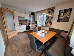 a kitchen and dining room with a wooden table and chairs at Die Schladmingerin in Schladming