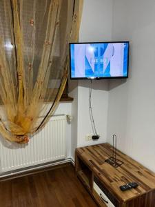 a flat screen tv hanging on a wall in a living room at IaZi Apartament in Braşov