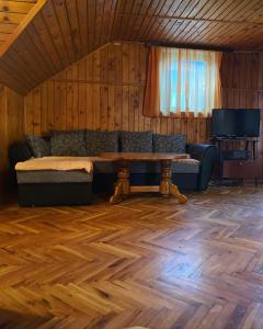 a living room with a couch and a table at Vikendica na Drini in Banja Koviljača