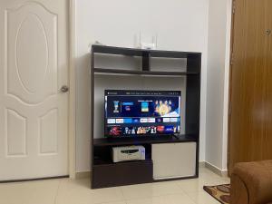 TV i/ili multimedijalni sistem u objektu Sri Sai 3 BHK Home