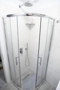 Bilik mandi di Klajger Apartments