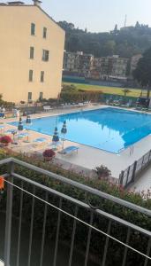 a large swimming pool in front of a building at Studio mer piscine cala di sole Imperia italie mono locale une seule pièce in Imperia