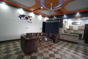 Posezení v ubytování Karachi Guest House Johar
